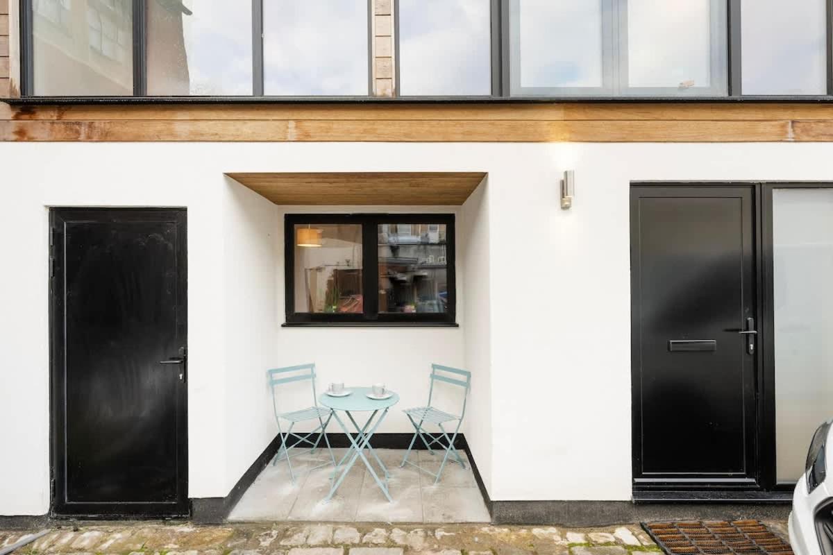 The Upside Down Eco House Villa Bristol Exterior photo